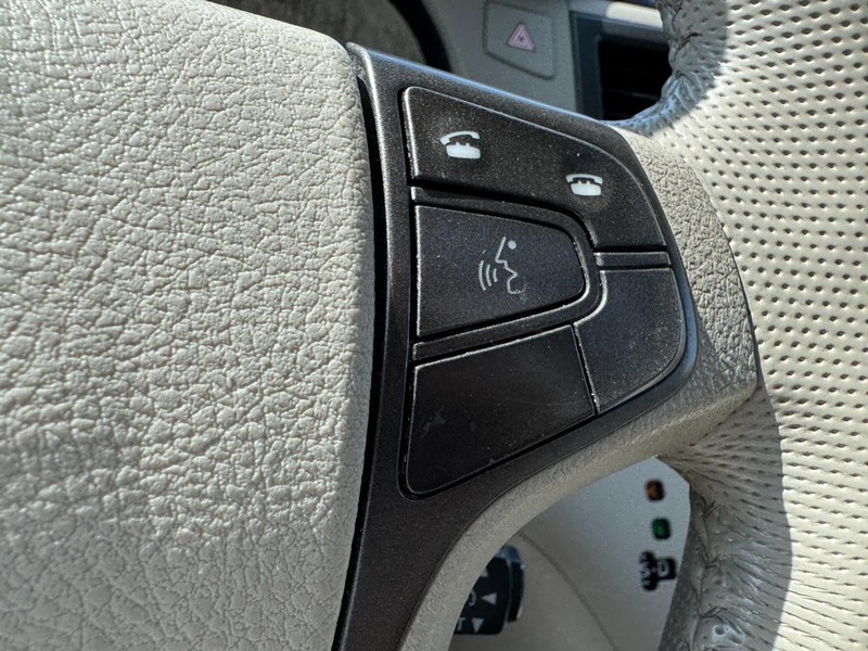 Toyota Sienna Vehicle Full-screen Gallery Image 20