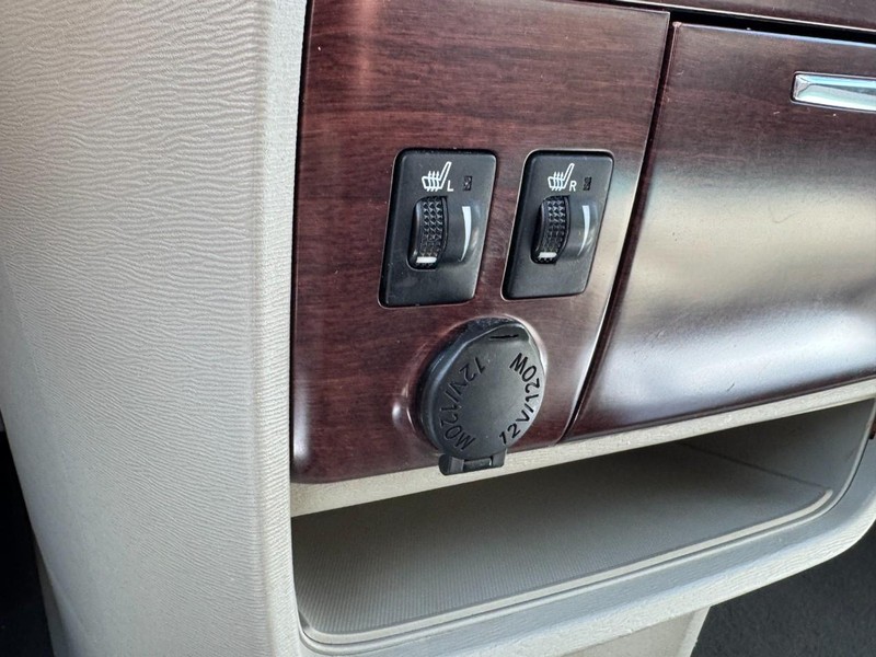 Toyota Sienna Vehicle Full-screen Gallery Image 22