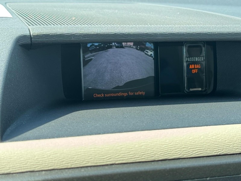 Toyota Sienna Vehicle Full-screen Gallery Image 24
