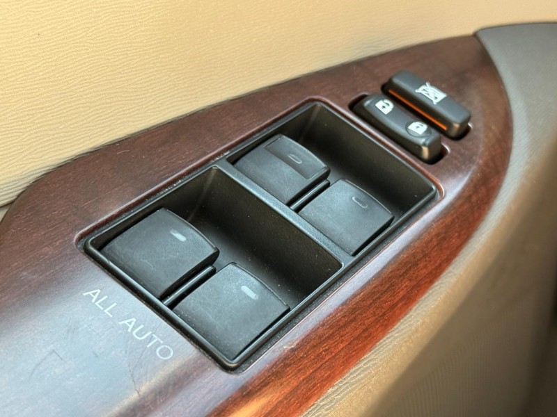 Toyota Sienna Vehicle Full-screen Gallery Image 25