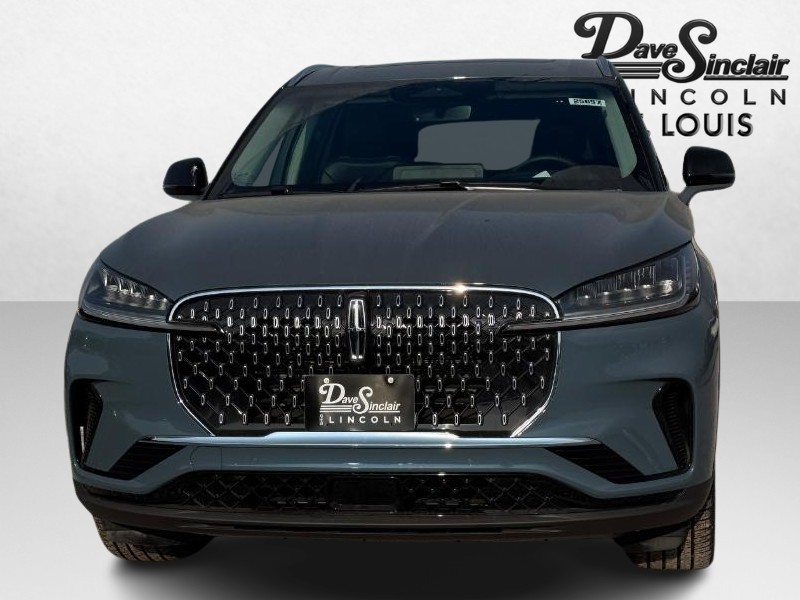 Lincoln Aviator Vehicle Full-screen Gallery Image 02