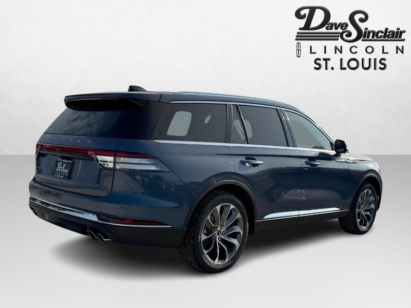 Lincoln Aviator Vehicle Full-screen Gallery Image 05