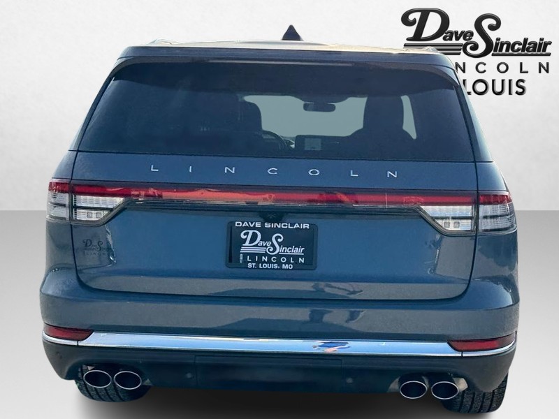 Lincoln Aviator Vehicle Full-screen Gallery Image 06