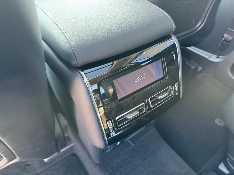 Lincoln Aviator Vehicle Full-screen Gallery Image 13