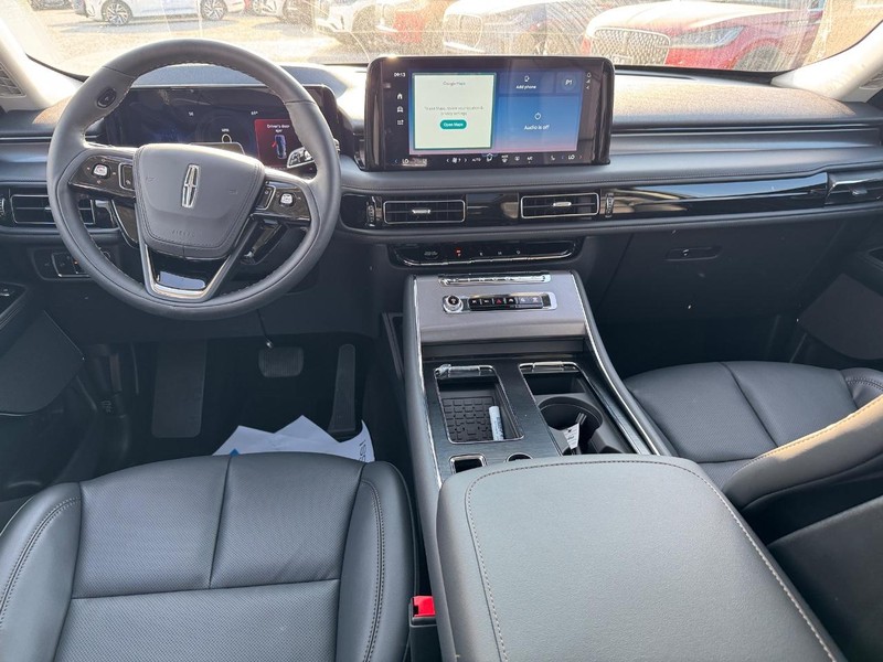 Lincoln Aviator Vehicle Full-screen Gallery Image 14