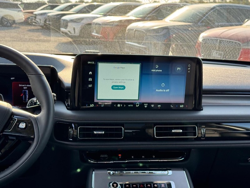 Lincoln Aviator Vehicle Full-screen Gallery Image 16