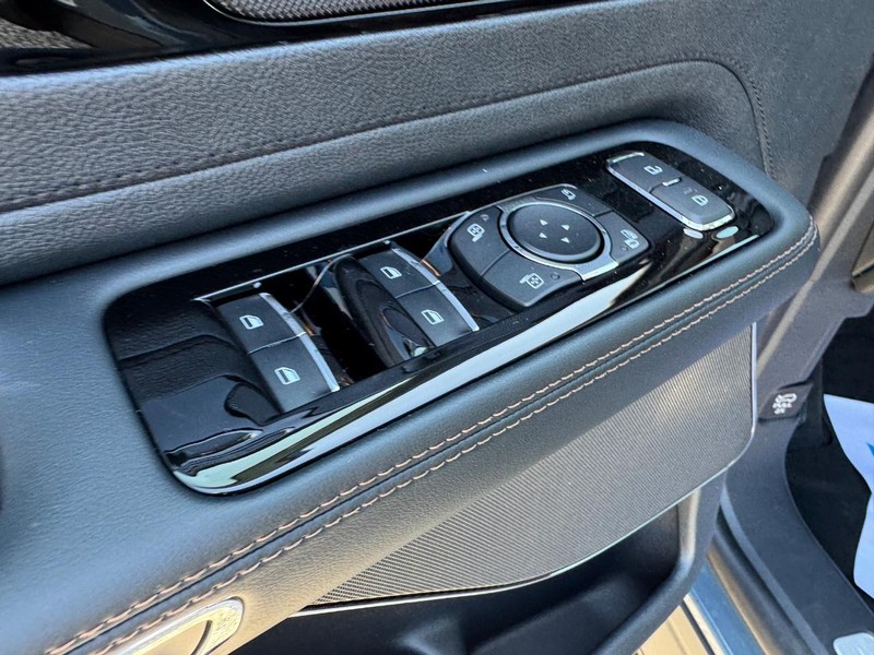 Lincoln Aviator Vehicle Full-screen Gallery Image 19