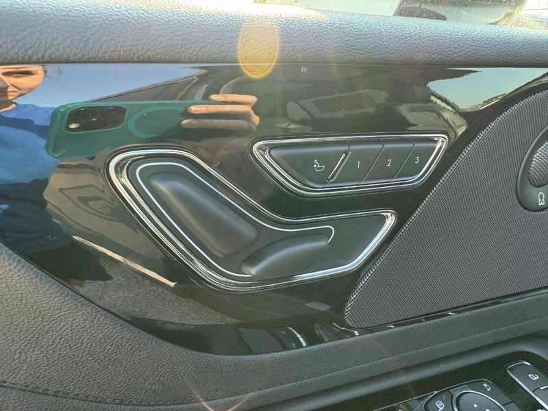 Lincoln Aviator Vehicle Full-screen Gallery Image 20