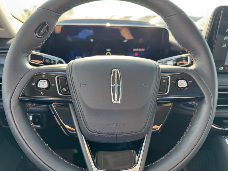 Lincoln Aviator Vehicle Full-screen Gallery Image 21