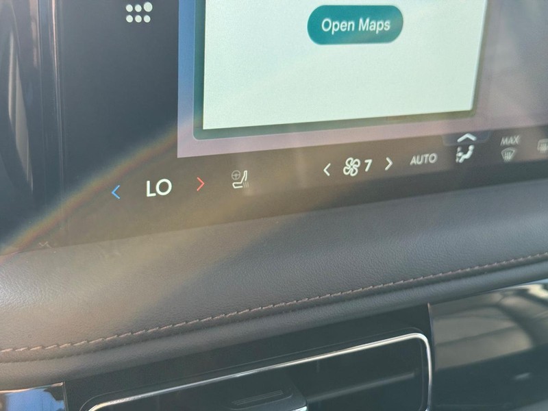 Lincoln Aviator Vehicle Full-screen Gallery Image 24