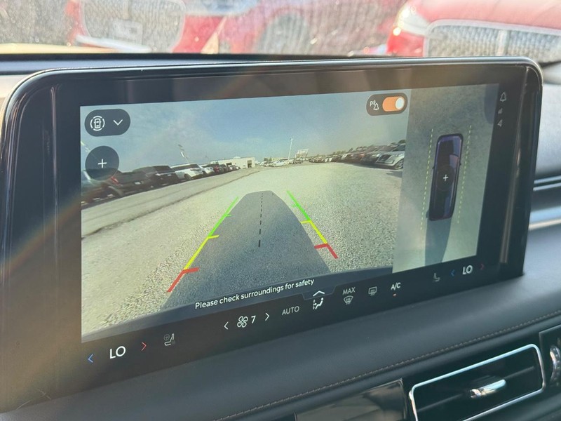 Lincoln Aviator Vehicle Full-screen Gallery Image 25