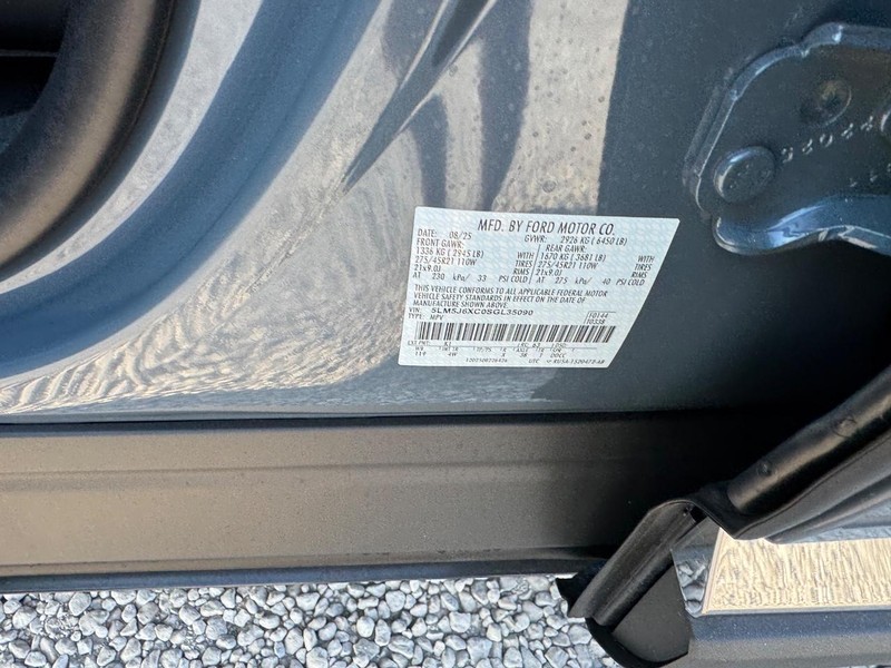 Lincoln Aviator Vehicle Full-screen Gallery Image 26