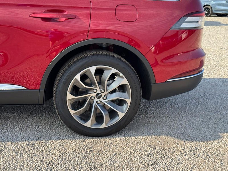 Lincoln Aviator Vehicle Full-screen Gallery Image 10