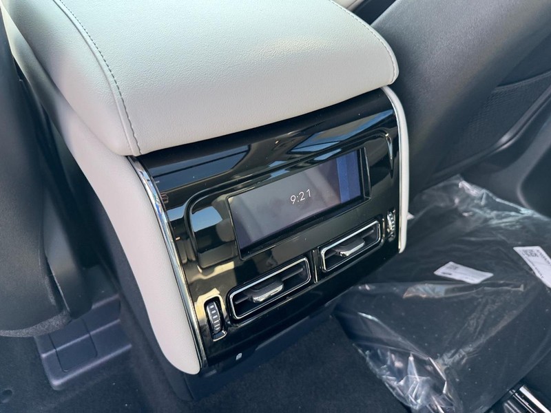 Lincoln Aviator Vehicle Full-screen Gallery Image 13