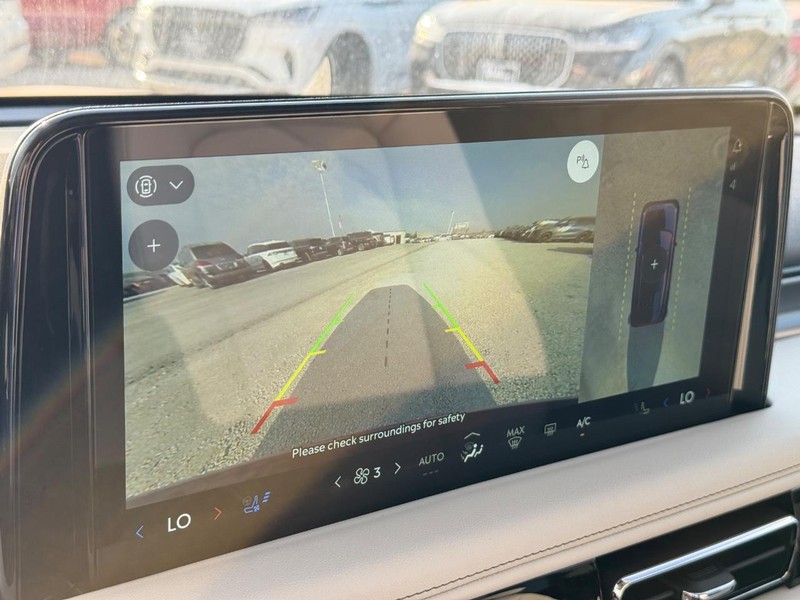 Lincoln Aviator Vehicle Full-screen Gallery Image 26