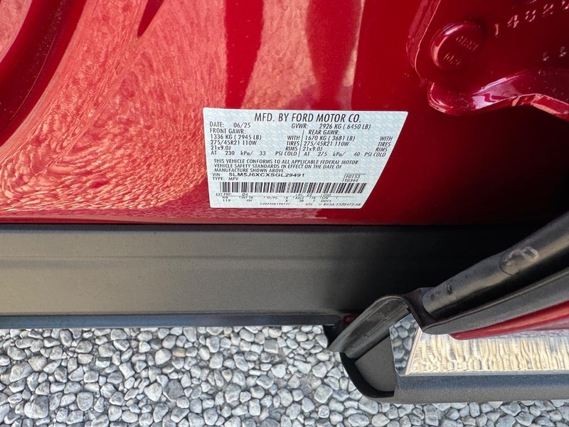 Lincoln Aviator Vehicle Full-screen Gallery Image 27