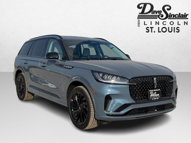 Lincoln Aviator Vehicle Full-screen Gallery Image 03