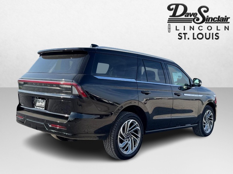 Lincoln Navigator Vehicle Full-screen Gallery Image 05