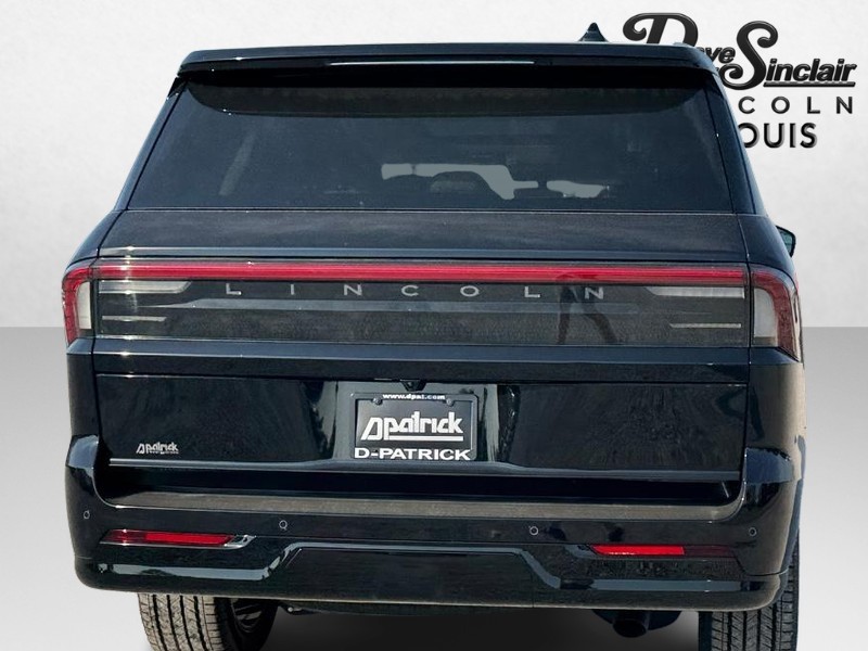 Lincoln Navigator Vehicle Full-screen Gallery Image 06