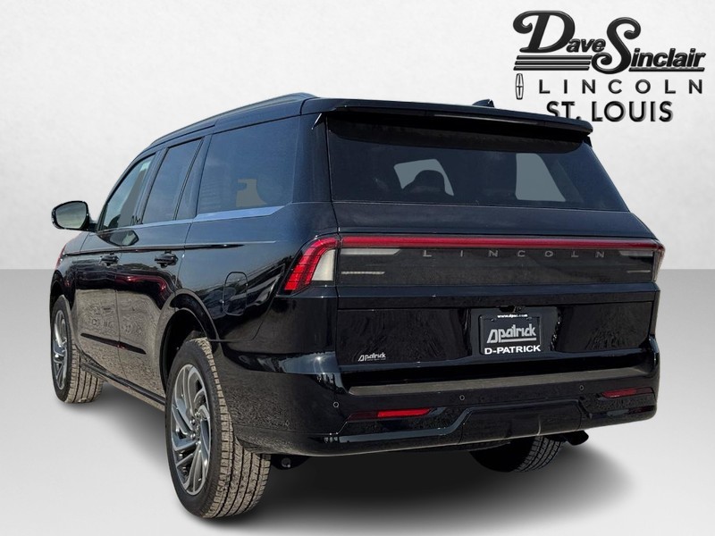 Lincoln Navigator Vehicle Full-screen Gallery Image 07