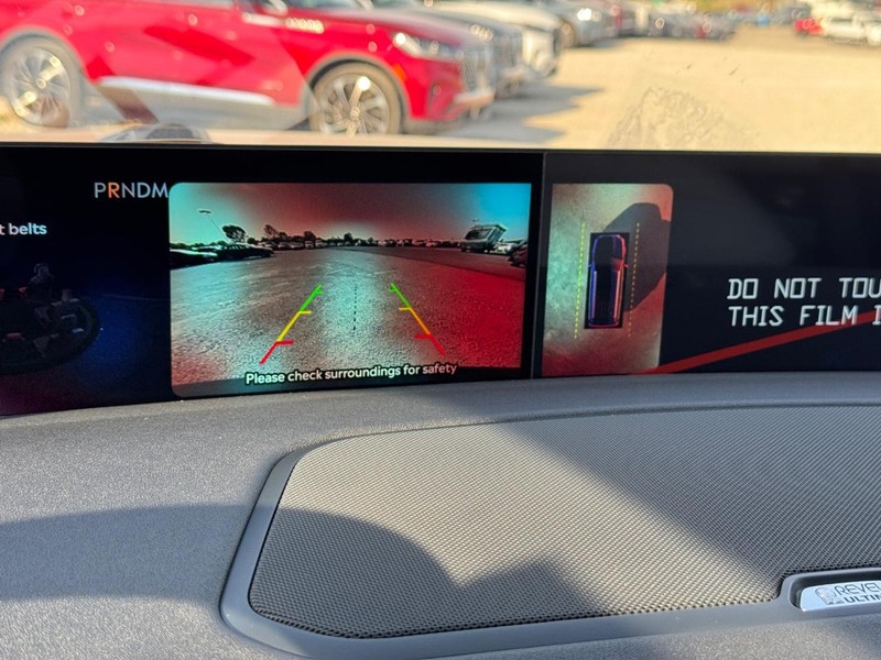 Lincoln Navigator Vehicle Full-screen Gallery Image 25