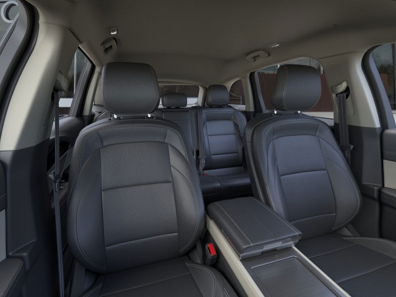 Lincoln Nautilus Vehicle Full-screen Gallery Image 11