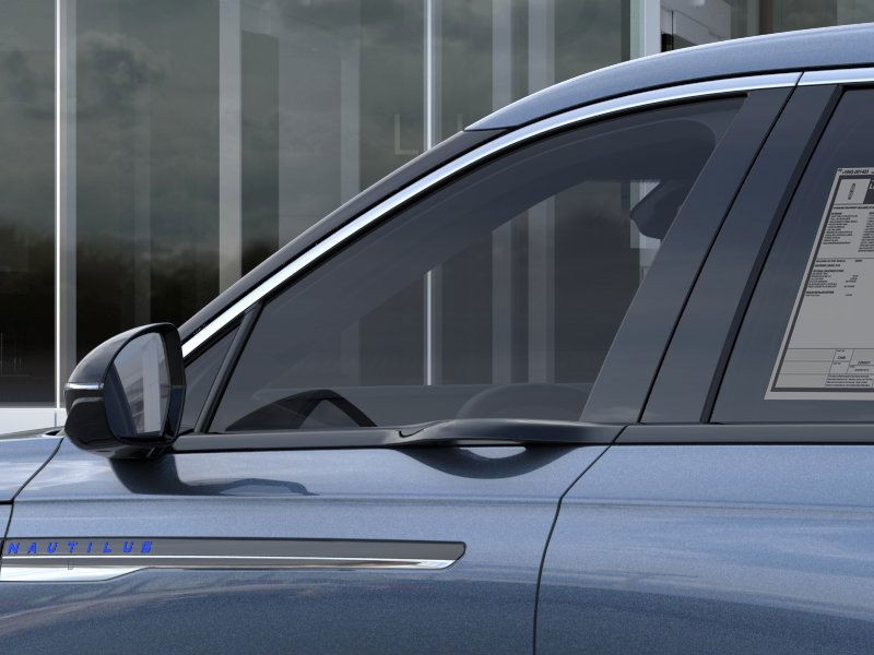 Lincoln Nautilus Vehicle Full-screen Gallery Image 21