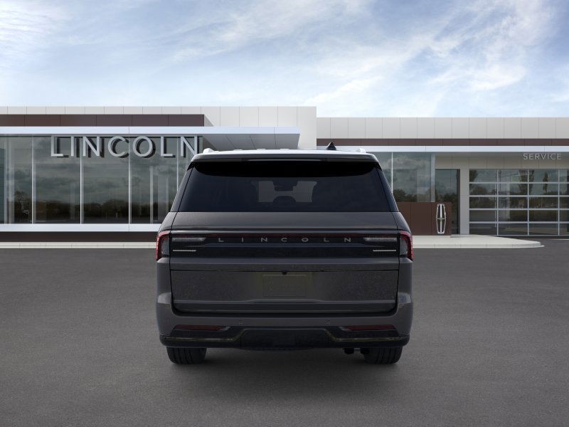 Lincoln Navigator L Vehicle Full-screen Gallery Image 05