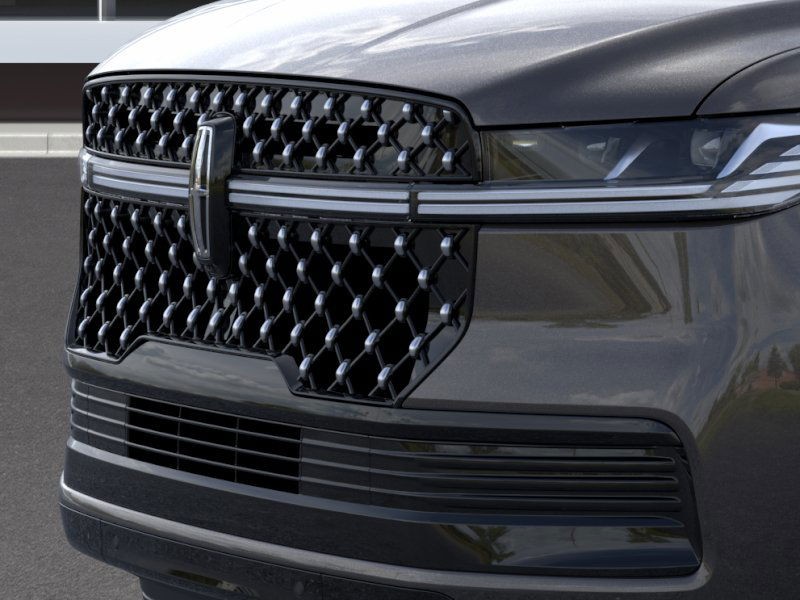 Lincoln Navigator L Vehicle Full-screen Gallery Image 18