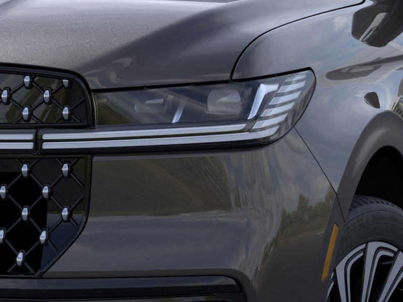 Lincoln Navigator L Vehicle Full-screen Gallery Image 19