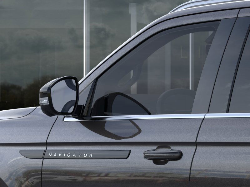 Lincoln Navigator L Vehicle Full-screen Gallery Image 21