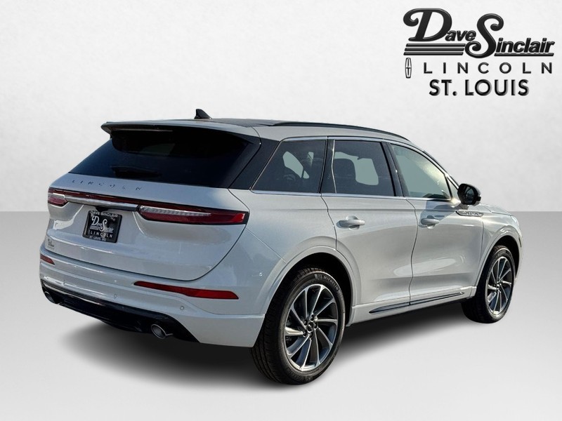 Lincoln Corsair Vehicle Full-screen Gallery Image 05