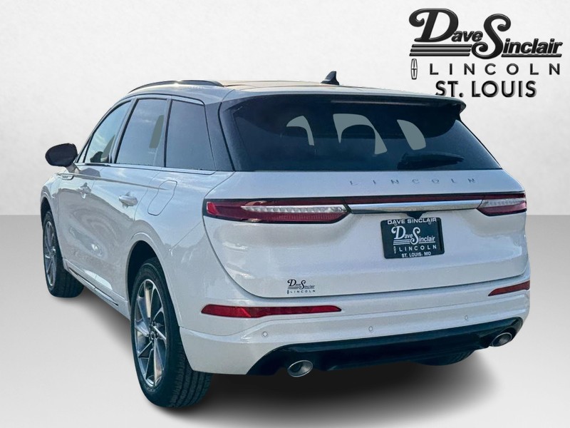 Lincoln Corsair Vehicle Full-screen Gallery Image 07