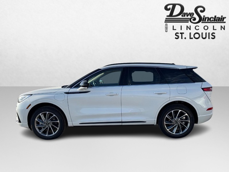 Lincoln Corsair Vehicle Full-screen Gallery Image 09