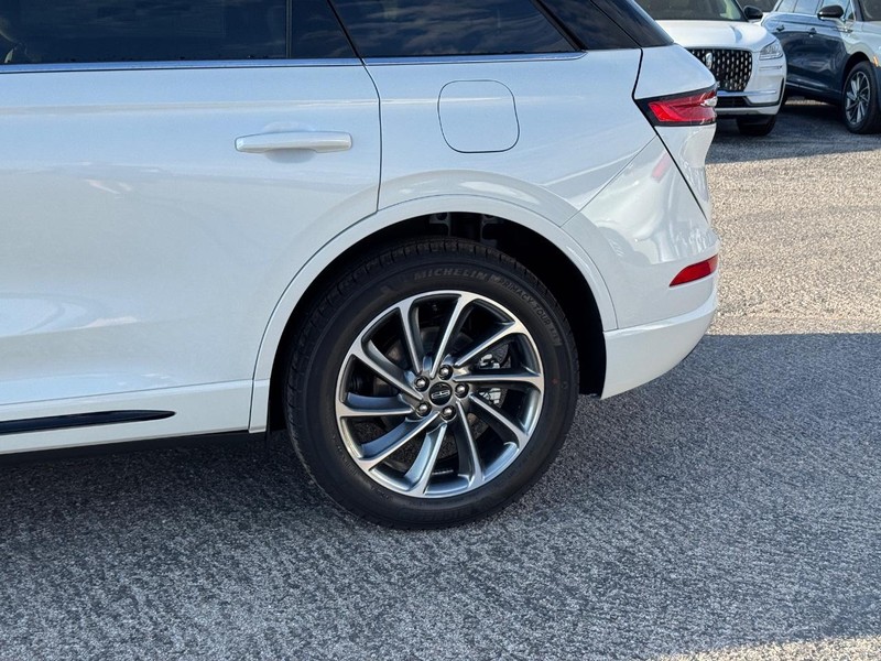 Lincoln Corsair Vehicle Full-screen Gallery Image 10