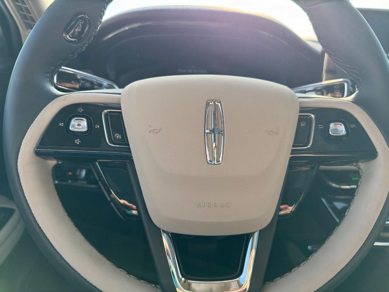 Lincoln Corsair Vehicle Full-screen Gallery Image 21