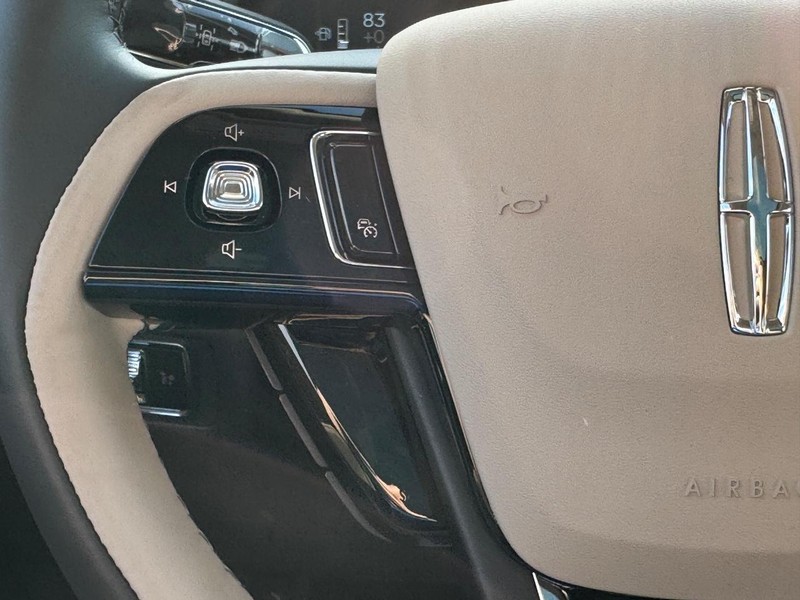 Lincoln Corsair Vehicle Full-screen Gallery Image 22