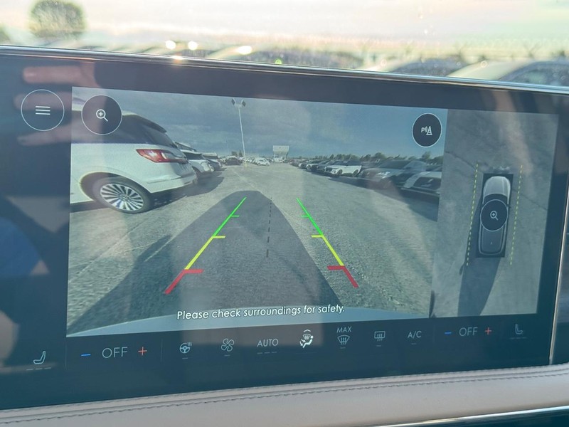 Lincoln Corsair Vehicle Full-screen Gallery Image 24