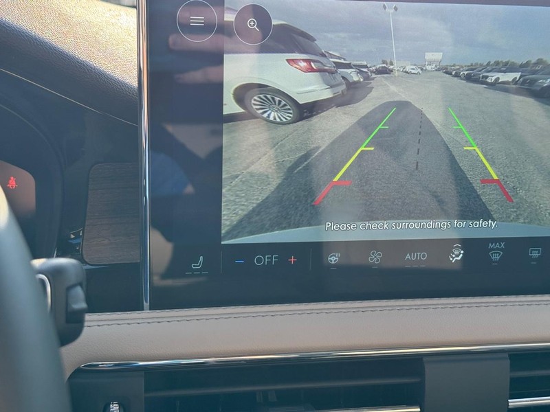 Lincoln Corsair Vehicle Full-screen Gallery Image 25