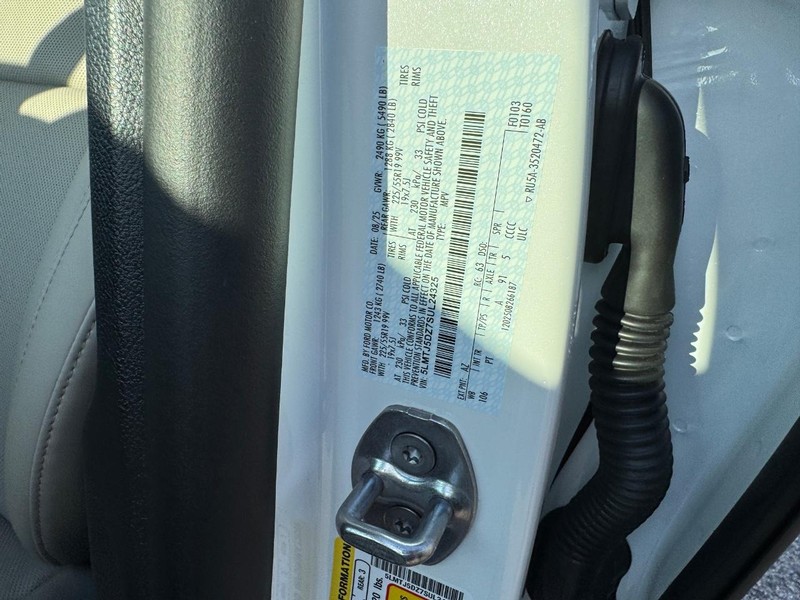 Lincoln Corsair Vehicle Full-screen Gallery Image 26