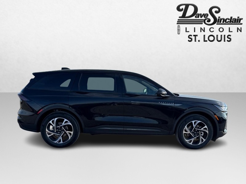 Lincoln Nautilus Vehicle Full-screen Gallery Image 03