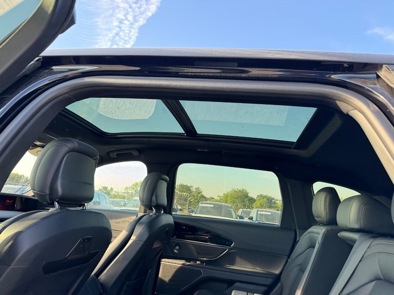 Lincoln Nautilus Vehicle Full-screen Gallery Image 11