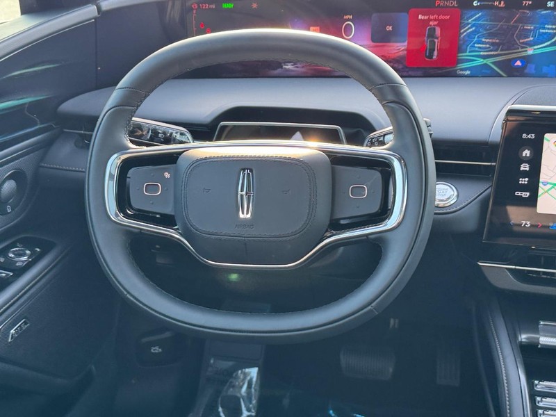 Lincoln Nautilus Vehicle Full-screen Gallery Image 13