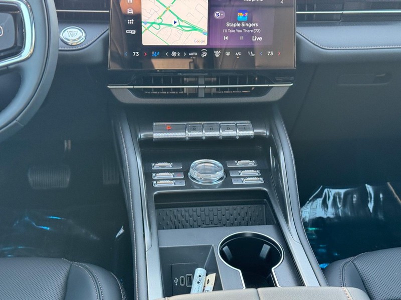 Lincoln Nautilus Vehicle Full-screen Gallery Image 15