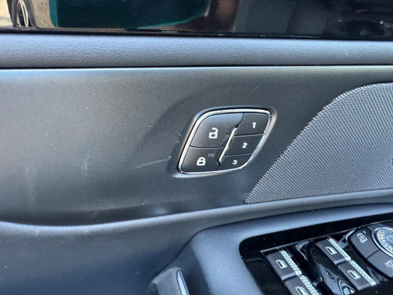 Lincoln Nautilus Vehicle Full-screen Gallery Image 18