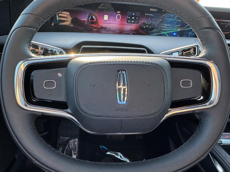 Lincoln Nautilus Vehicle Full-screen Gallery Image 19