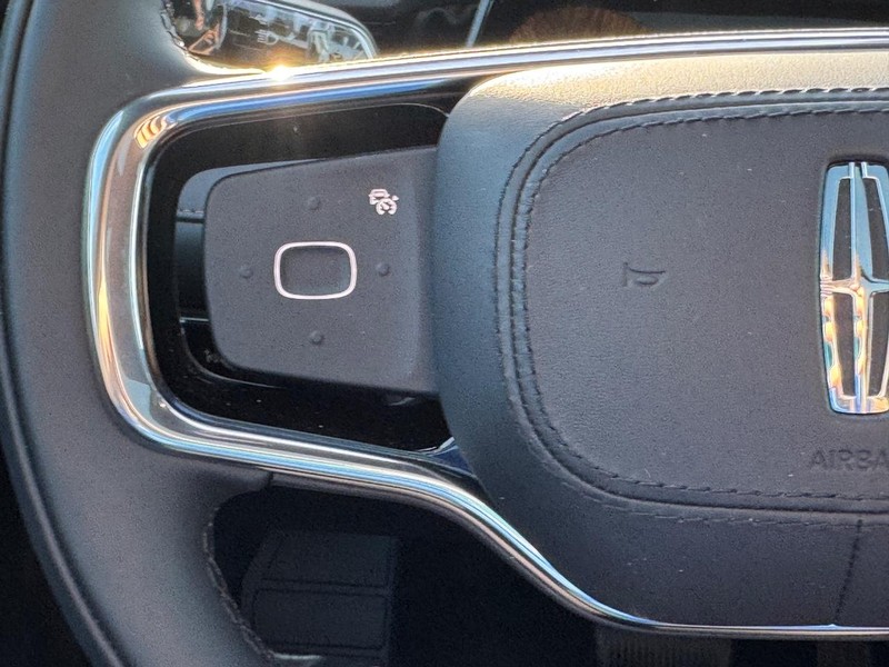 Lincoln Nautilus Vehicle Full-screen Gallery Image 20