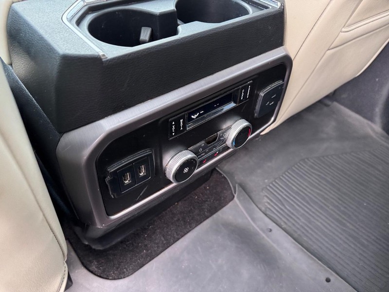 Ford Expedition Max Vehicle Full-screen Gallery Image 14