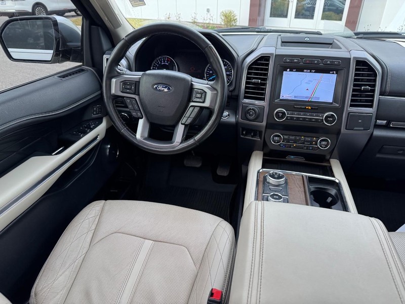 Ford Expedition Max Vehicle Full-screen Gallery Image 15