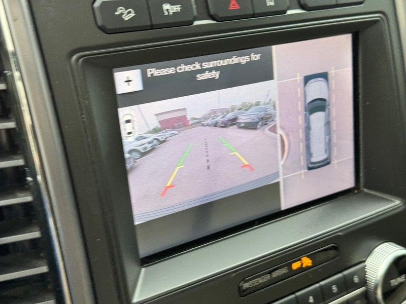 Ford Expedition Max Vehicle Full-screen Gallery Image 26
